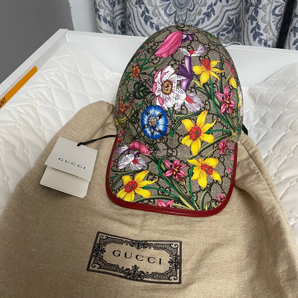 100% Authentic Gucci floral hat. Medium